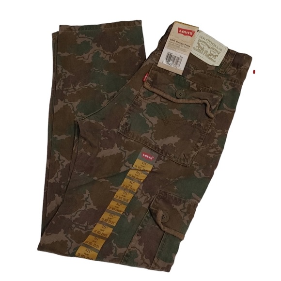 - Levi’s Cargo Pants - Picture 1 of 6